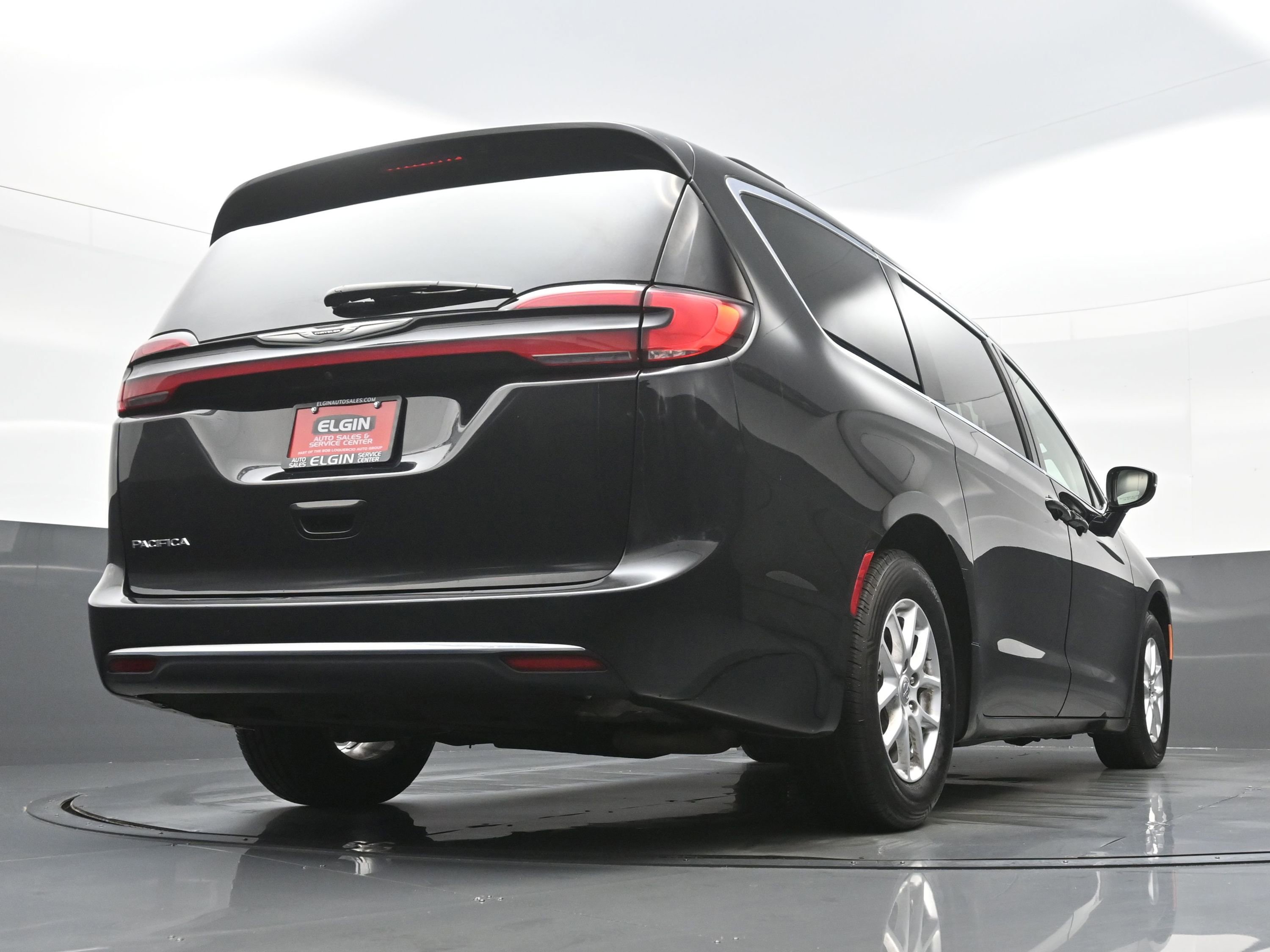 Used 2022 Chrysler Pacifica Touring-L FWD image 32