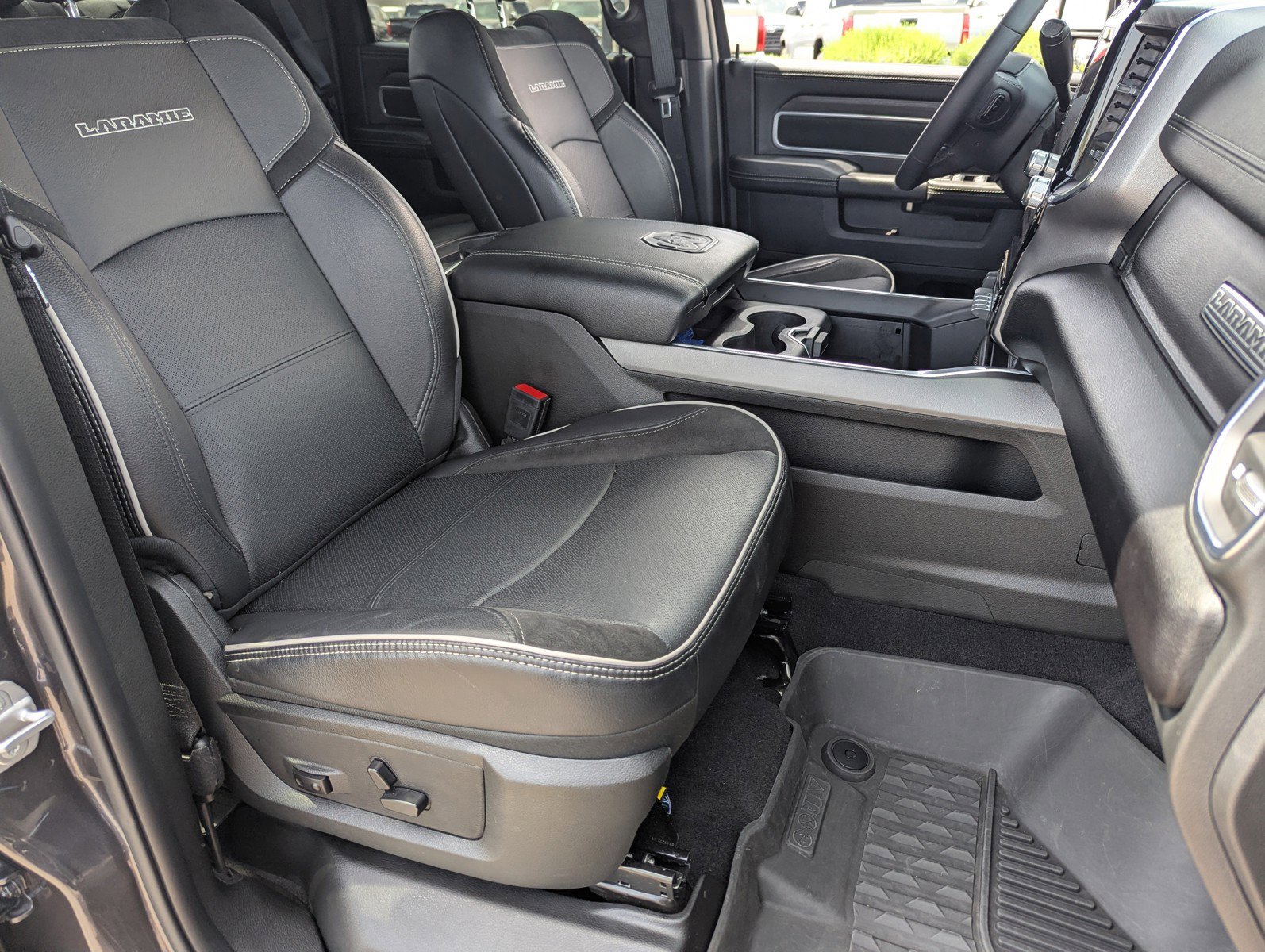 Used 2025 RAM 2500 Laramie image 10