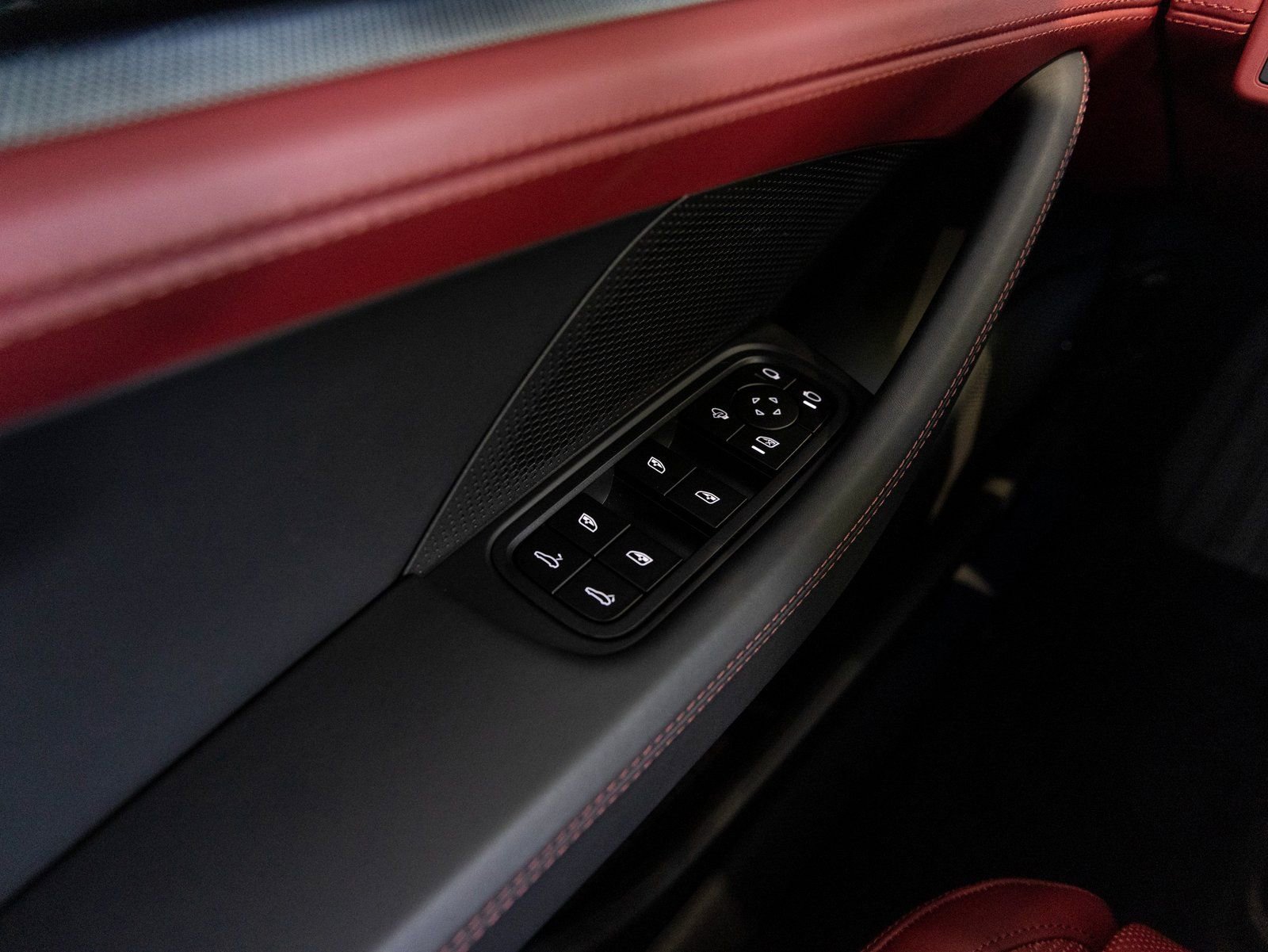 Used 2025 Porsche Panamera 4 image 21