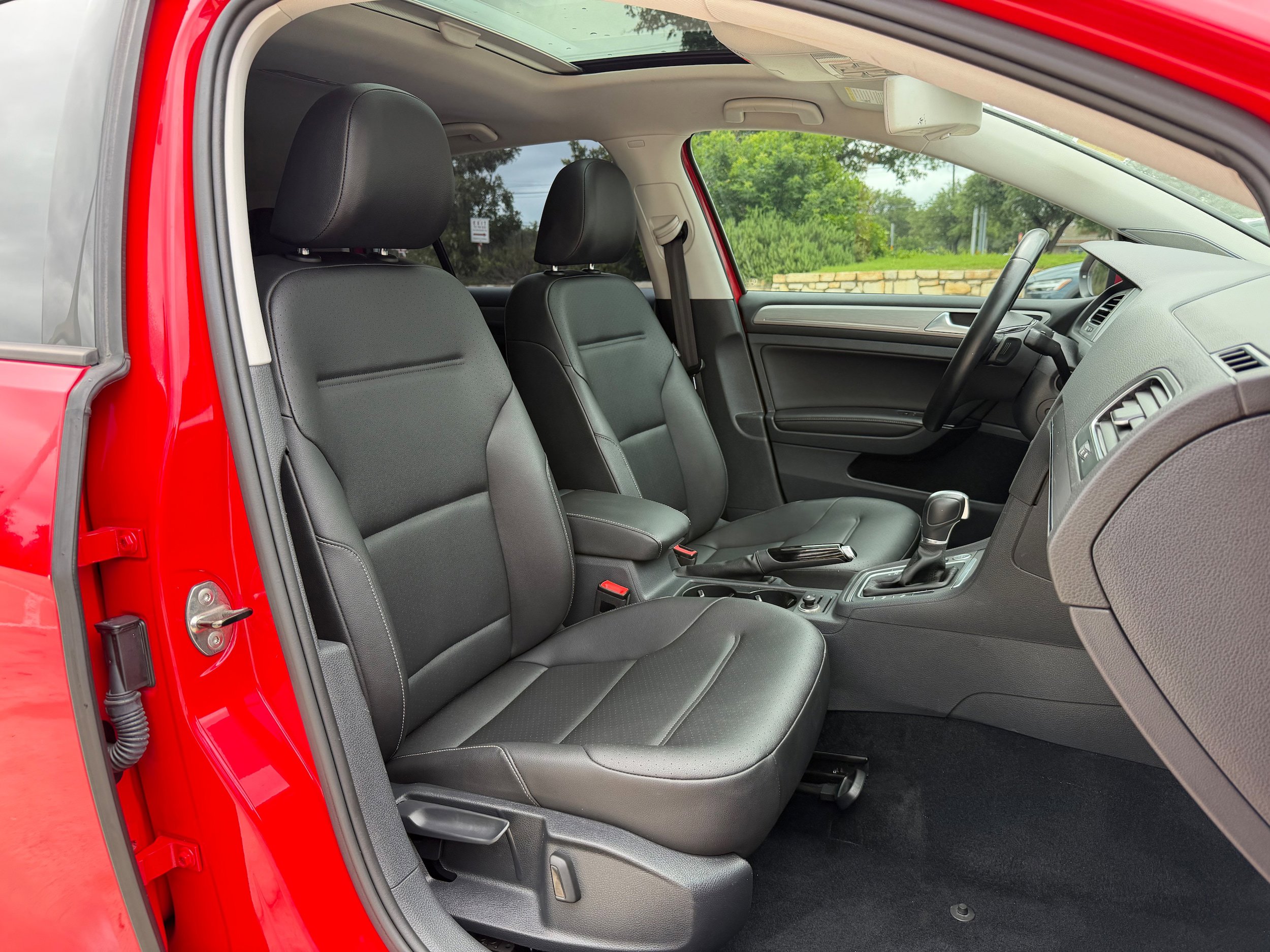Used 2016 Volkswagen Golf SE w/ Lighting Package FWD image 10