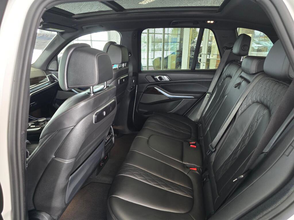 Used 2025 BMW X5 xDrive50e image 40