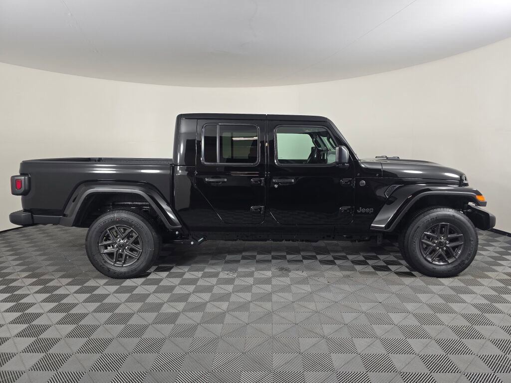 New 2026 Jeep Gladiator Sport image 3