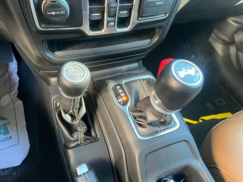 Used 2021 Jeep Wrangler Unlimited Sahara w/ Cold Weather Group AWD/4WD image 15