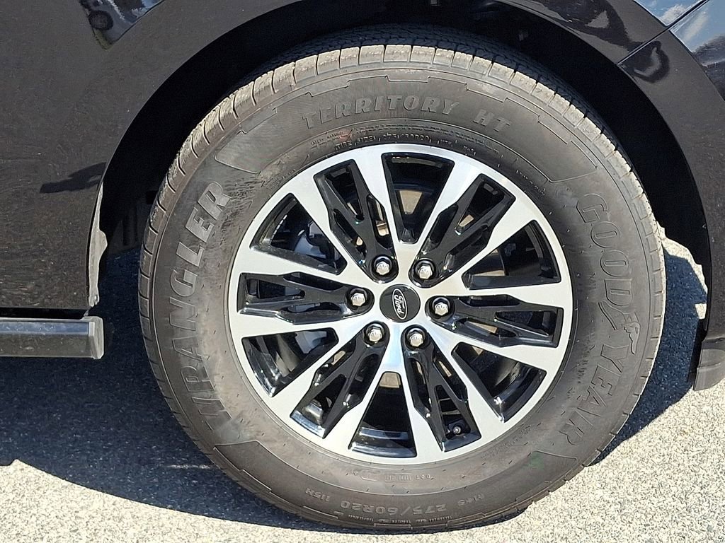 Used 2025 Ford Expedition Max Platinum image 8