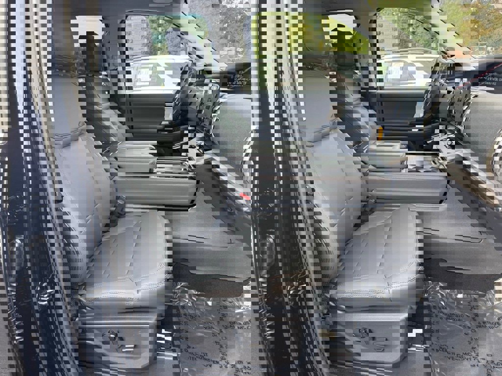 New 2025 Ford Expedition Active image 27