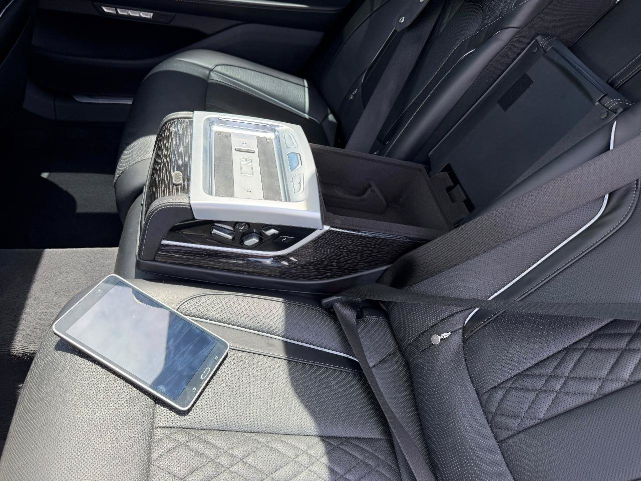 Used 2018 BMW 750i RWD image 17