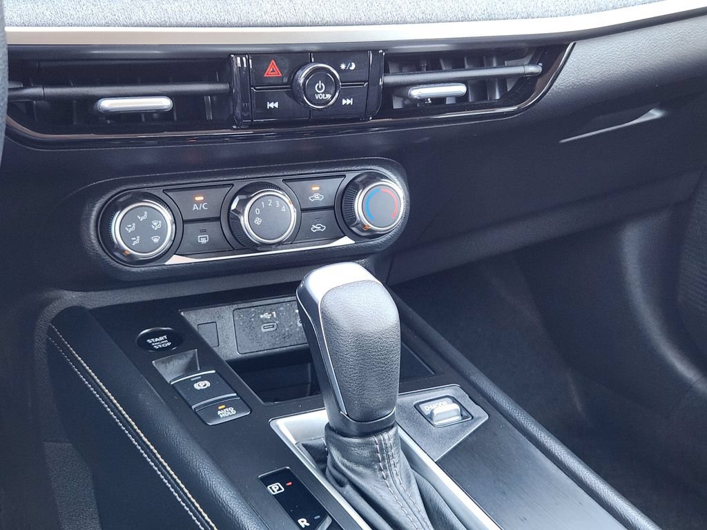 Certified 2025 Nissan Kicks SV AWD/4WD image 16