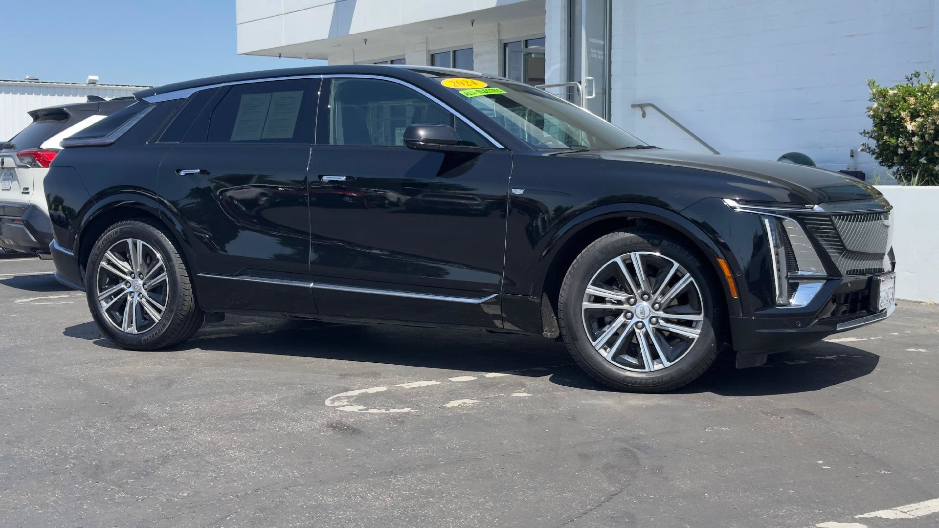 Used 2024 Cadillac Lyriq Luxury RWD image 2