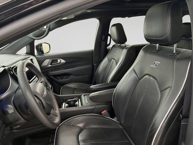Used 2025 Chrysler Pacifica Limited image 12