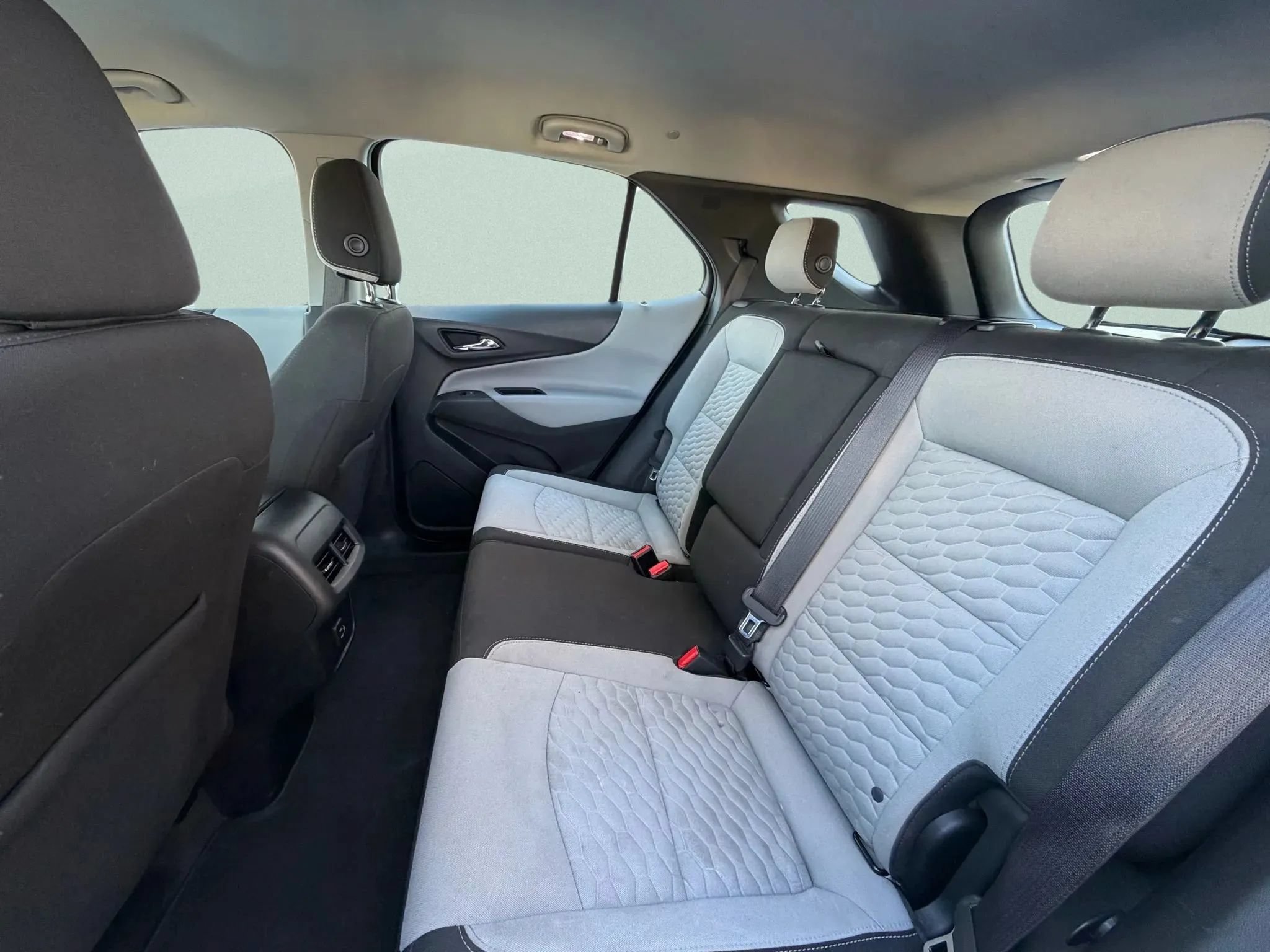 Used 2019 Chevrolet Equinox LS AWD/4WD image 16