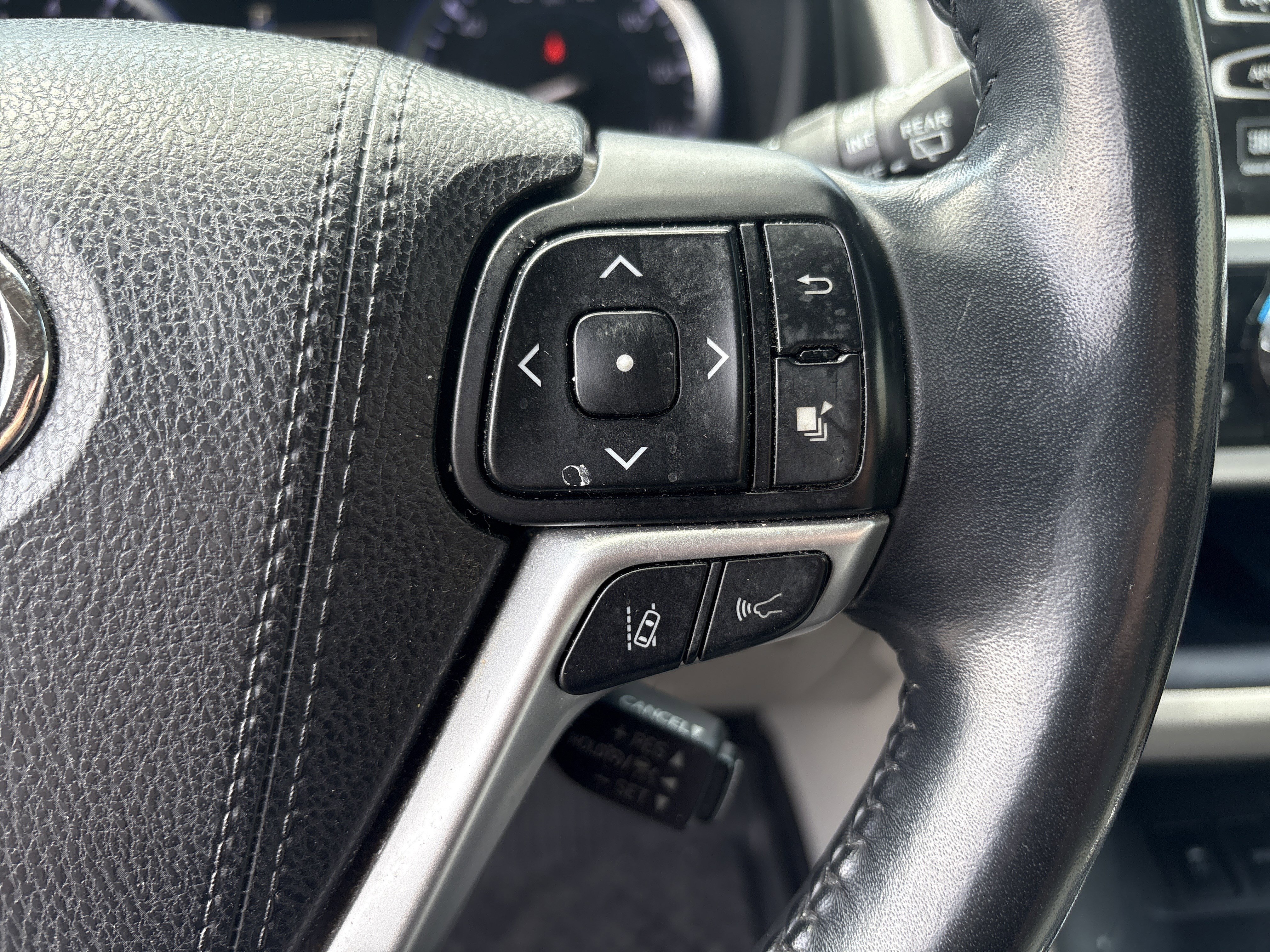 Used 2017 Toyota Highlander Limited AWD/4WD image 20