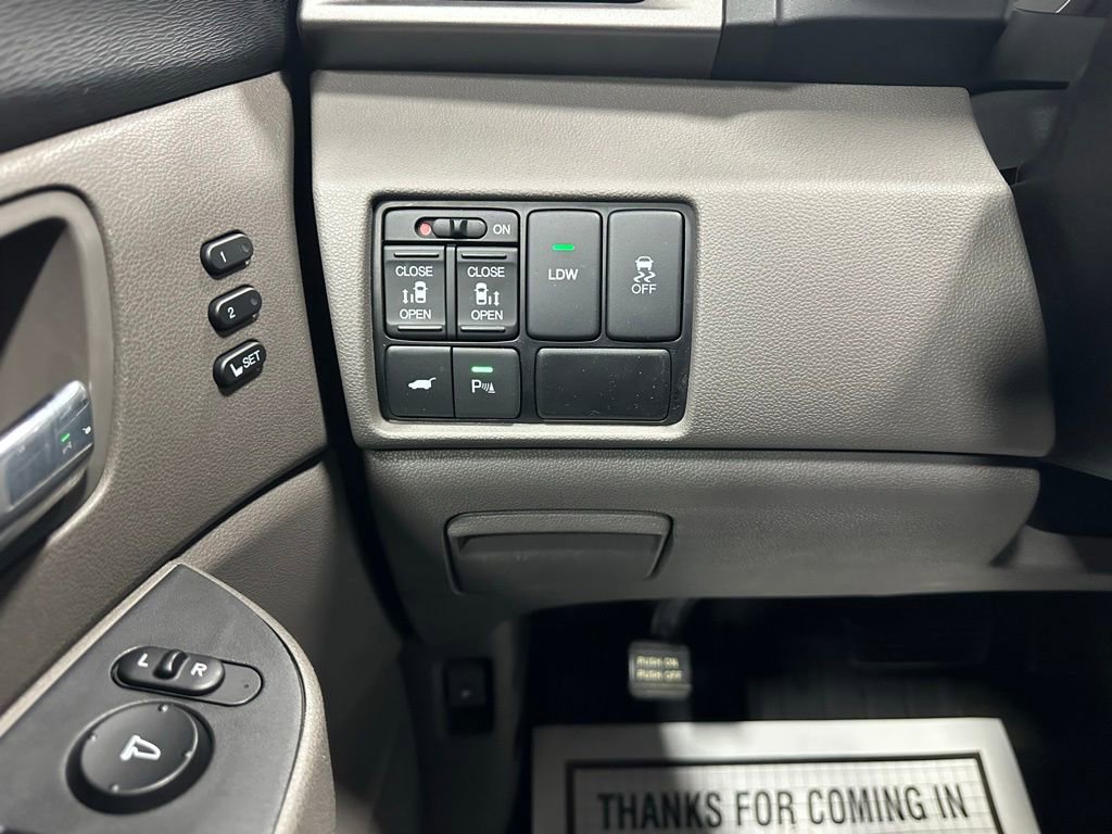 Used 2016 Honda Odyssey Touring Elite image 17
