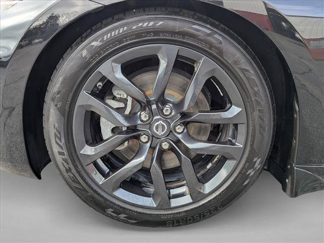 Used 2018 Nissan 370Z Touring RWD image 9