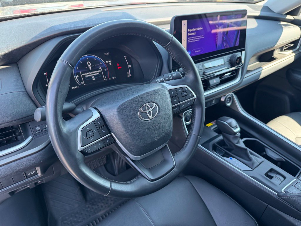 Used 2025 Toyota Grand Highlander FWD image 16