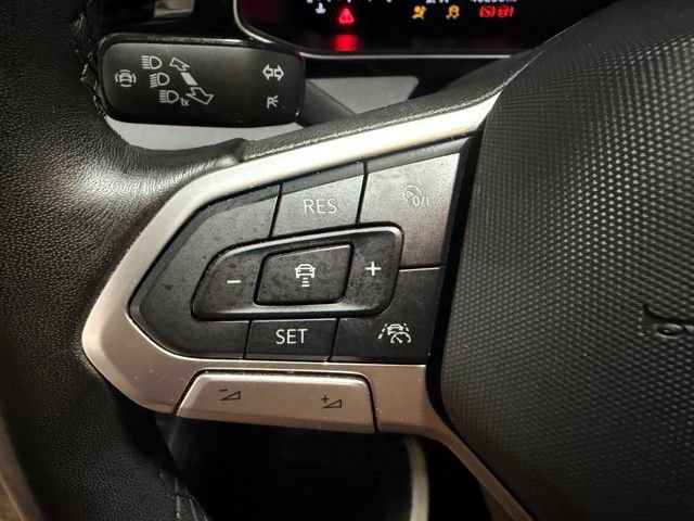 Used 2025 Volkswagen Jetta SE FWD image 29