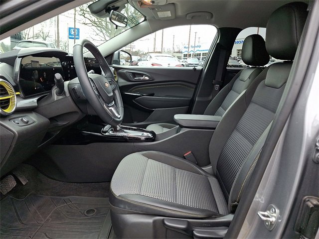 Used 2025 Chevrolet Trax LT w/ Driver Confidence Package image 13