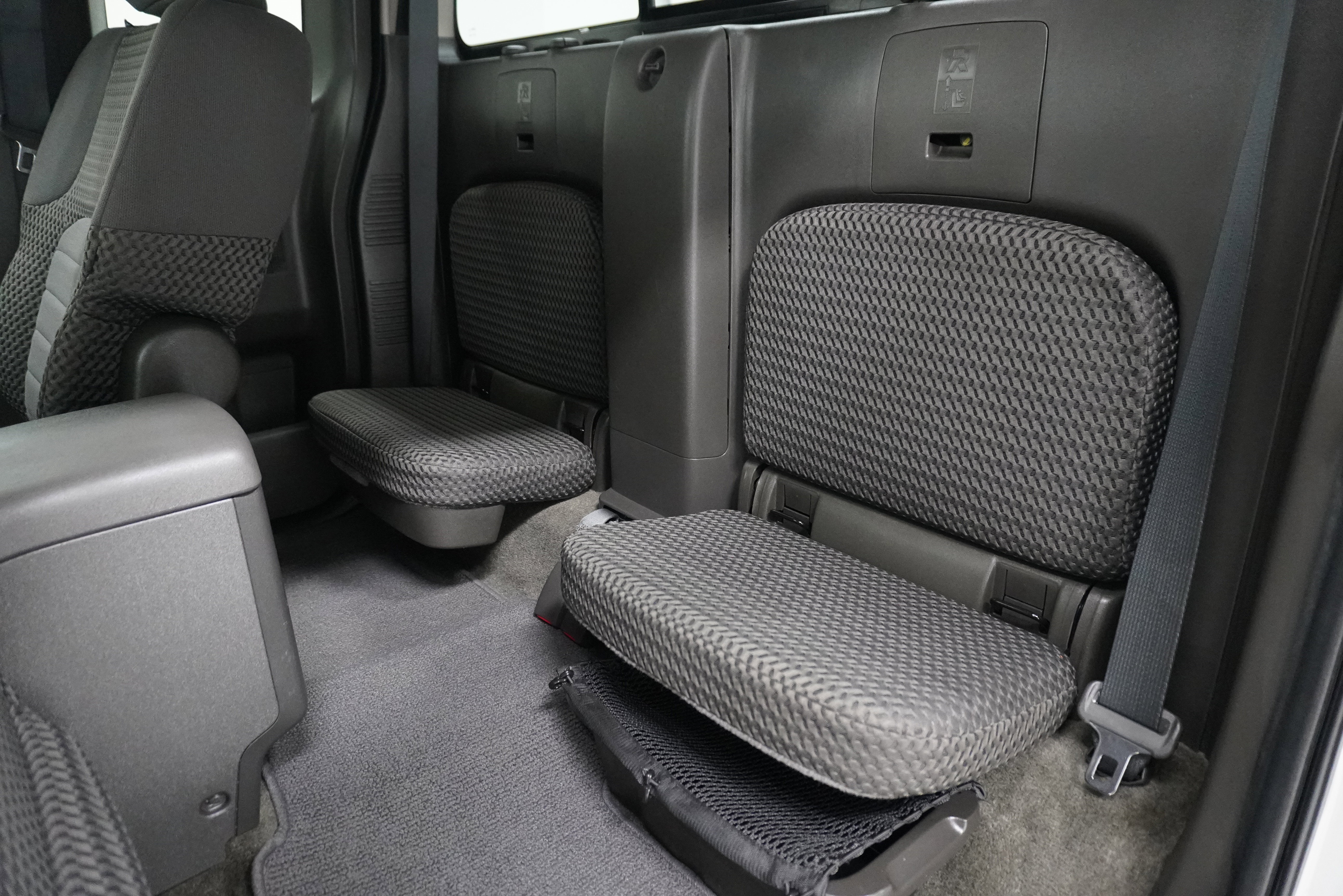 Used 2013 Nissan Frontier SV image 12