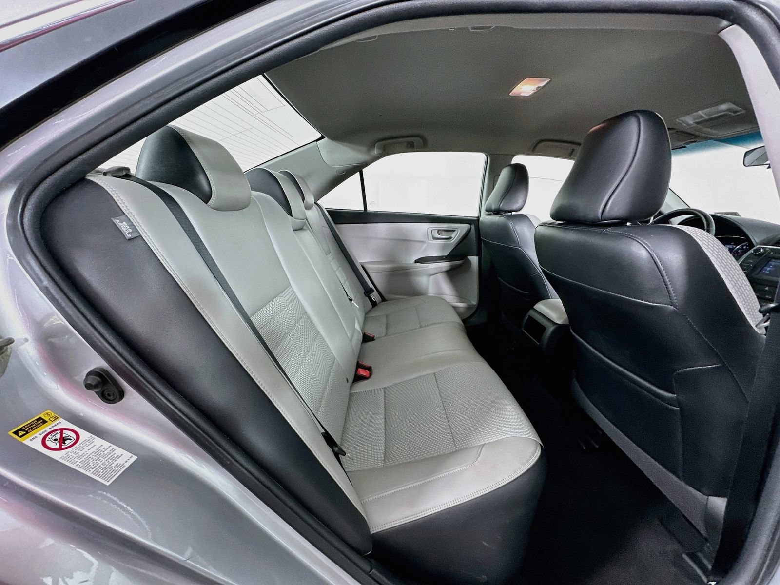 Used 2016 Toyota Camry SE FWD image 24