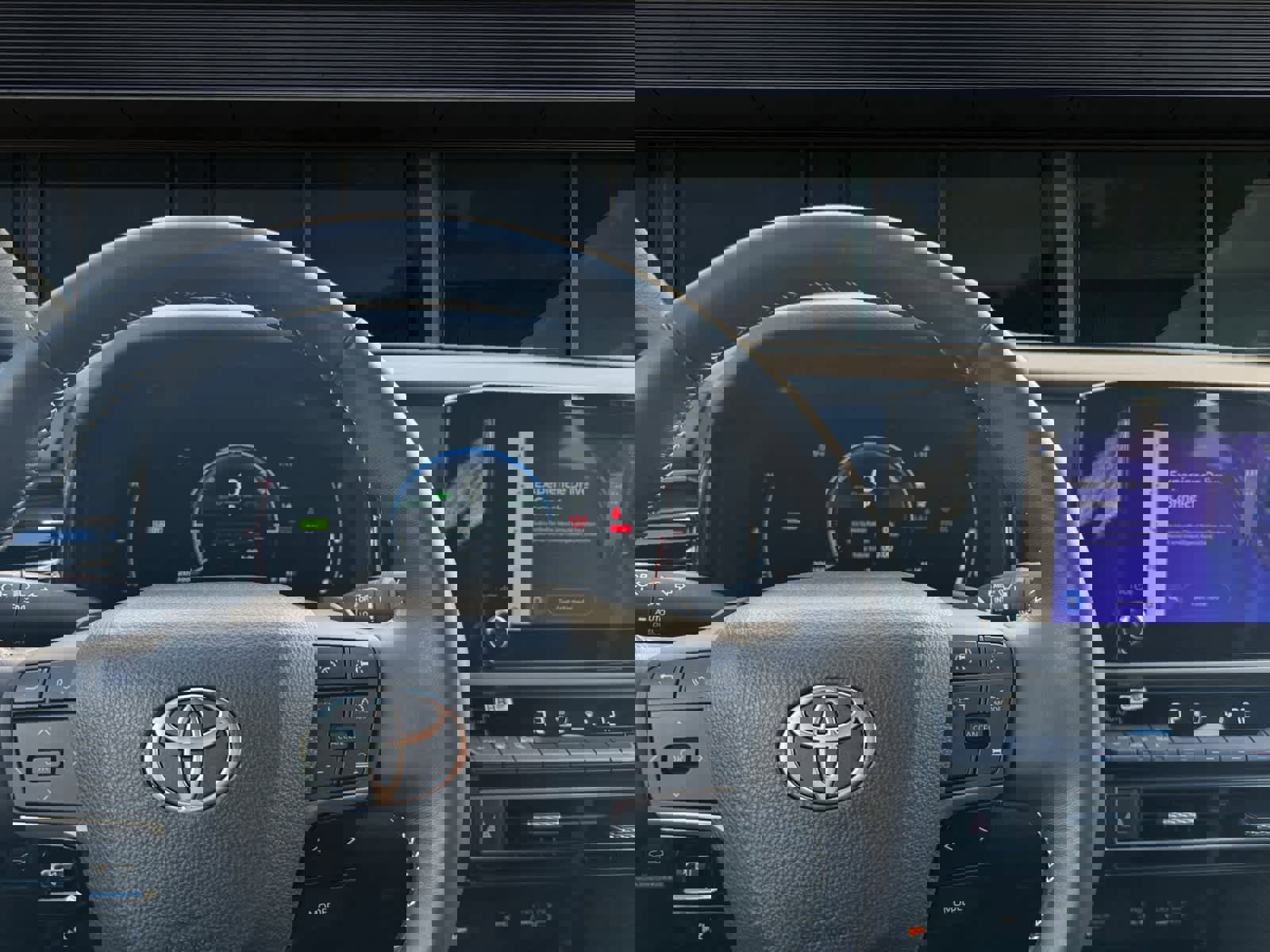 Used 2025 Toyota Camry SE image 3