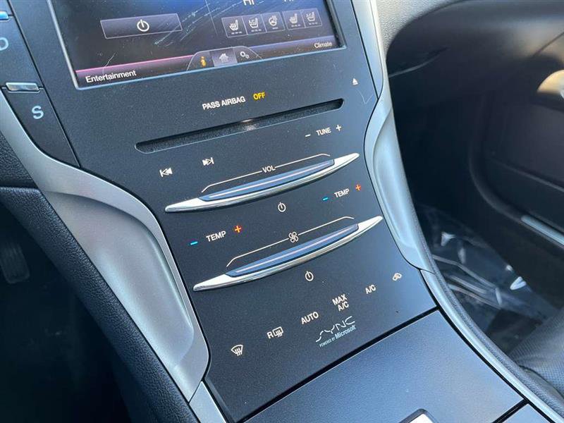 Used 2013 Lincoln MKZ image 25
