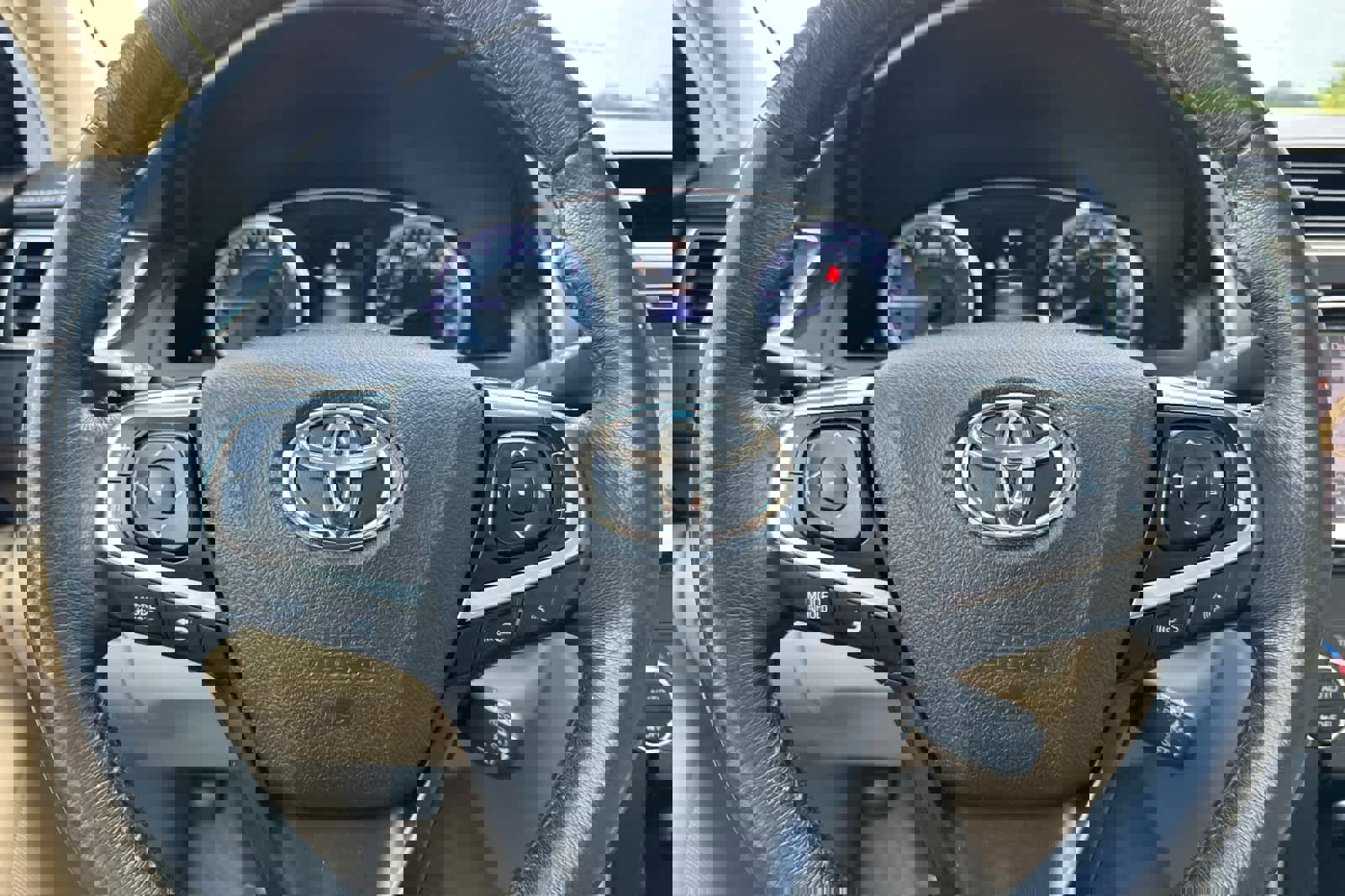 Used 2017 Toyota Camry XLE image 25