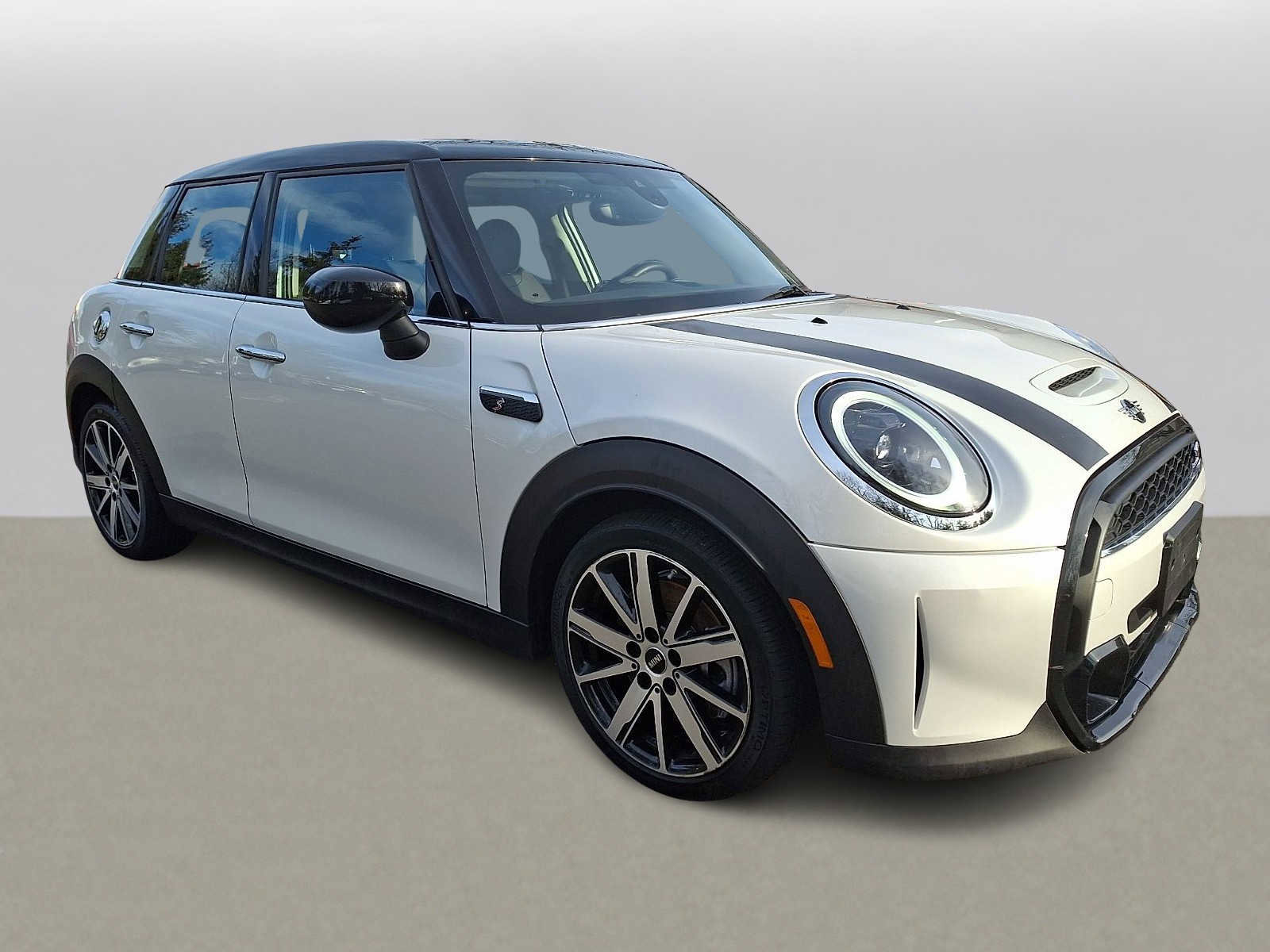 Certified 2023 MINI Cooper S image 3
