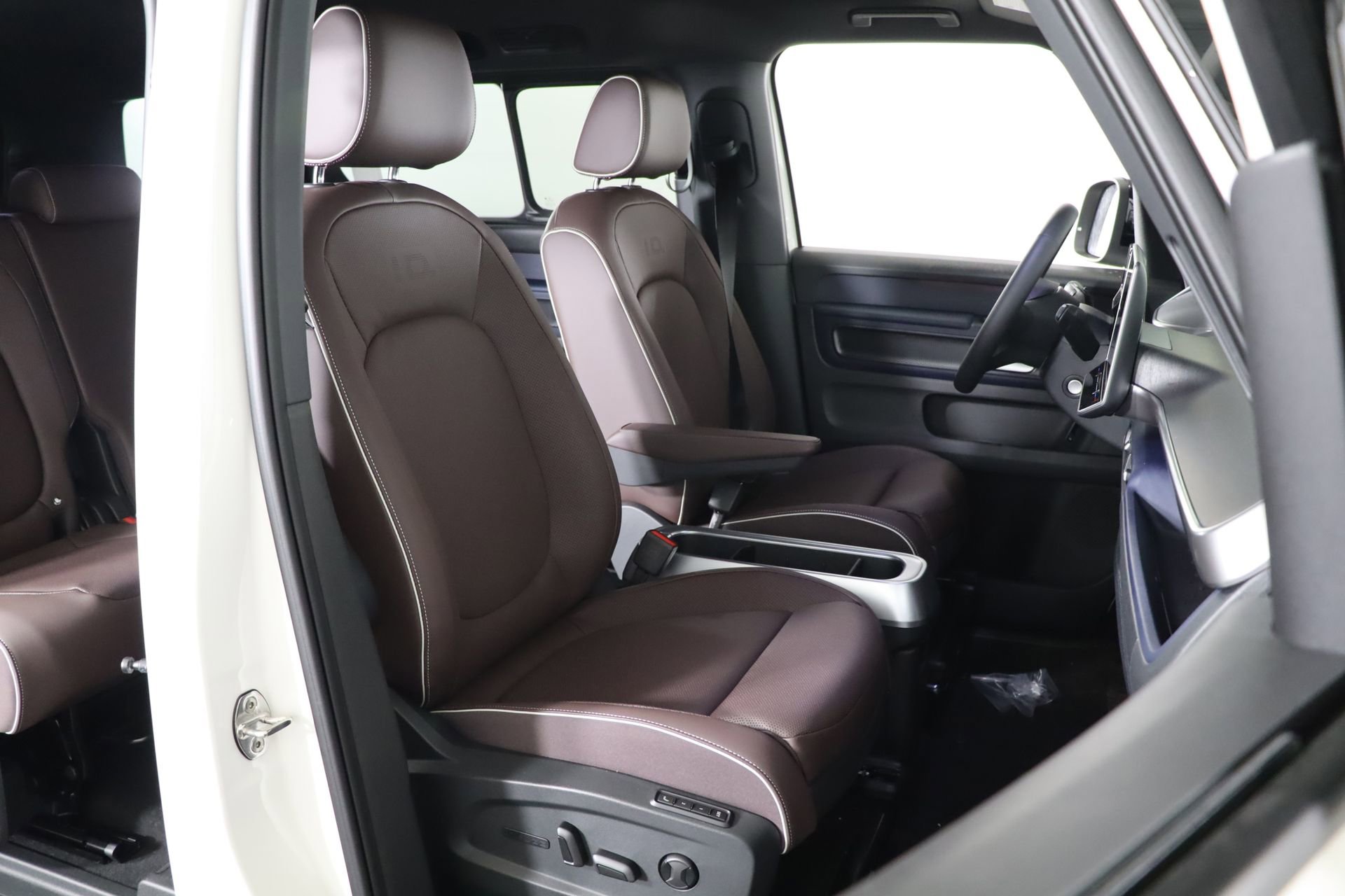 New 2025 Volkswagen ID. Buzz Pro S RWD image 48