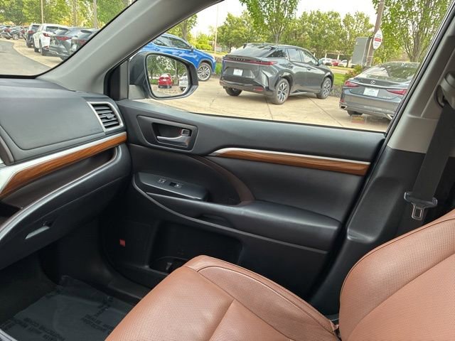 Used 2019 Toyota Highlander Limited AWD/4WD image 34