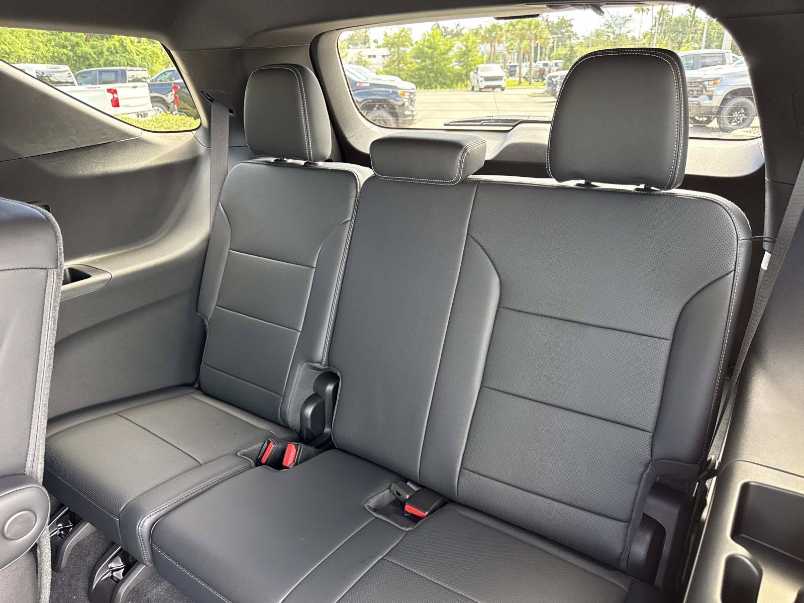 New 2027 Chevrolet Traverse LT w/ Sun and Wheel Package FWD image 12