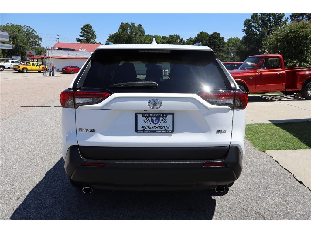 Used 2023 Toyota RAV4 XLE FWD image 4