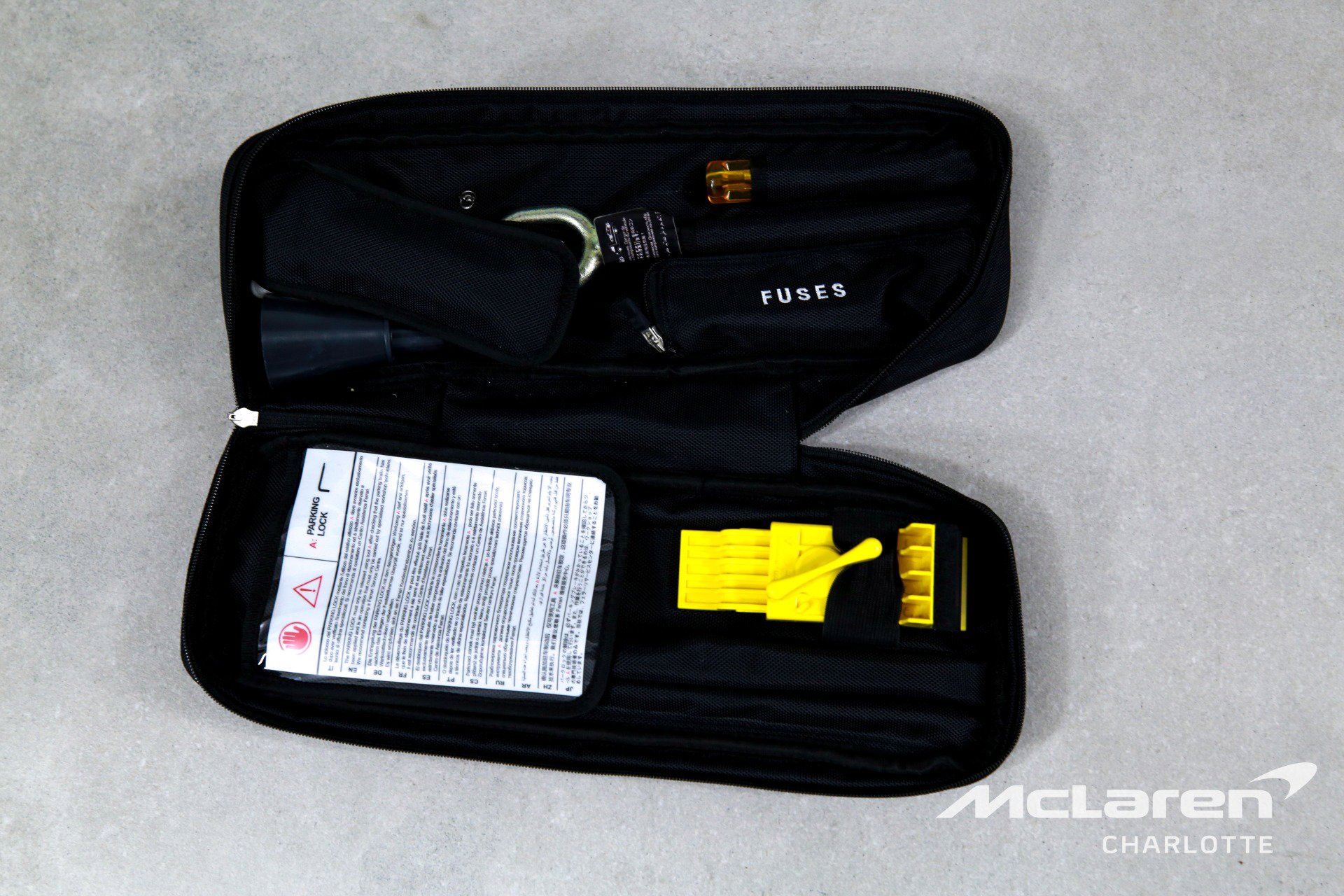 Used 2022 Ferrari SF90 Spider image 24