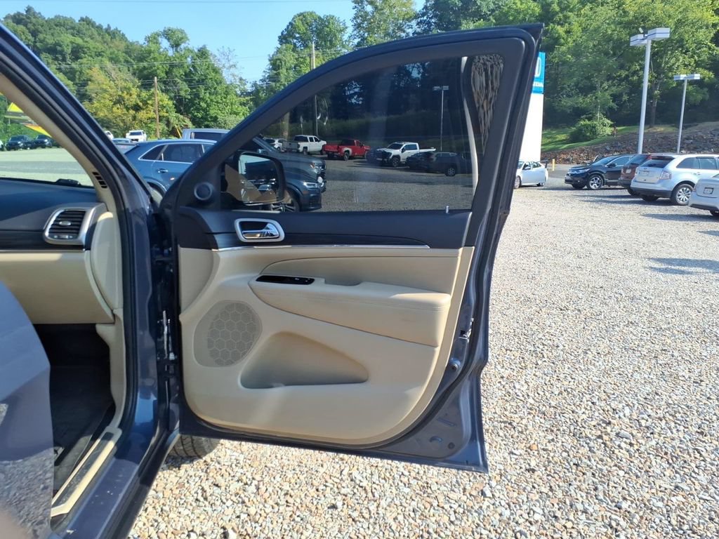 Used 2021 Jeep Grand Cherokee Limited AWD/4WD image 17