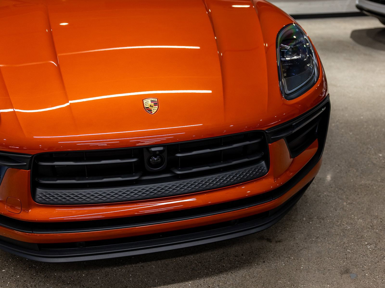 Certified 2025 Porsche Macan AWD/4WD image 13