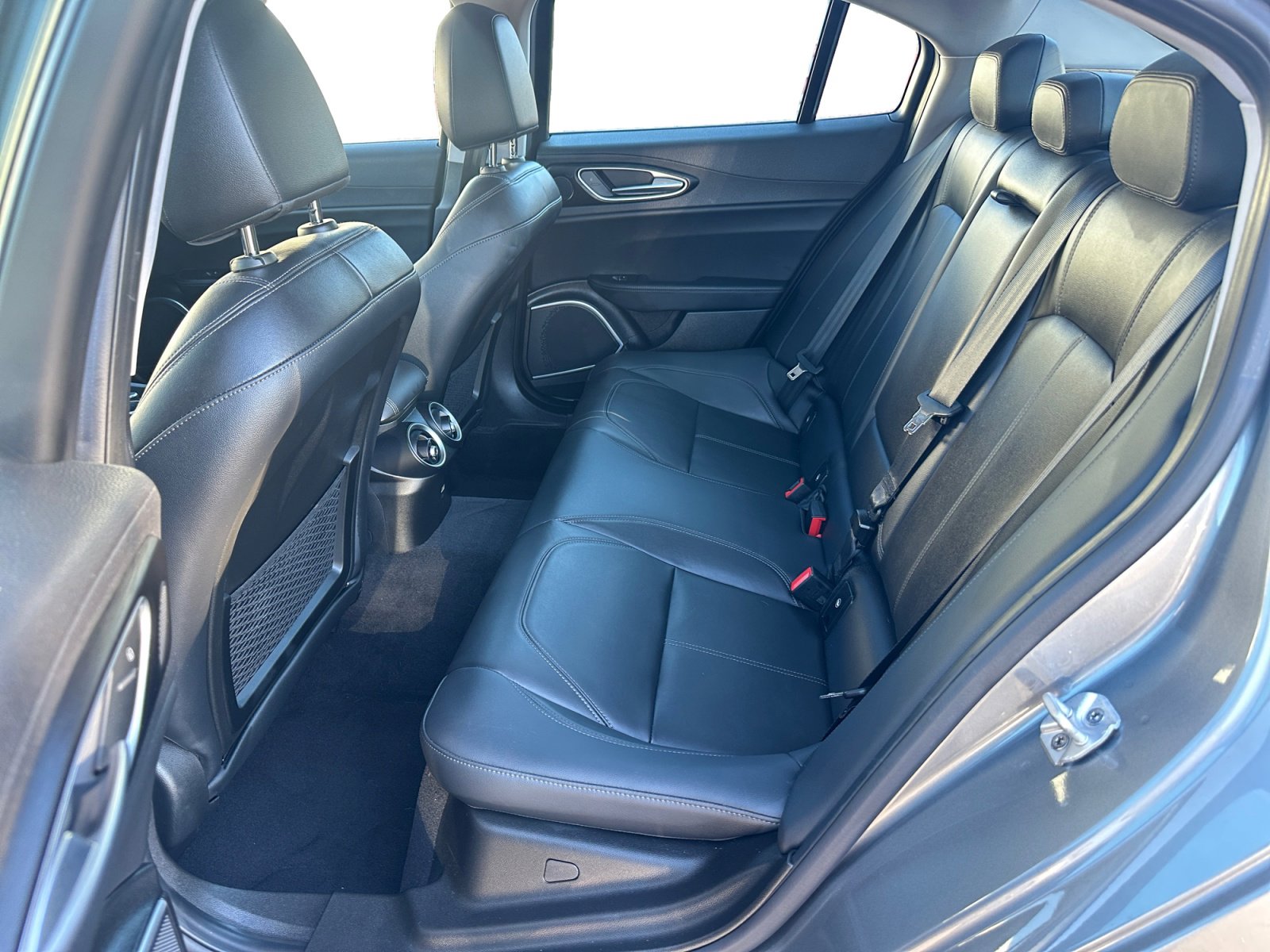 Used 2018 Alfa Romeo Giulia image 13