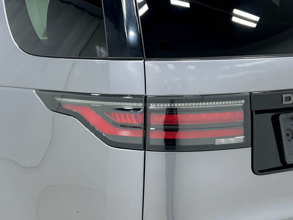 Used 2021 Land Rover Discovery S R-Dynamic image 37