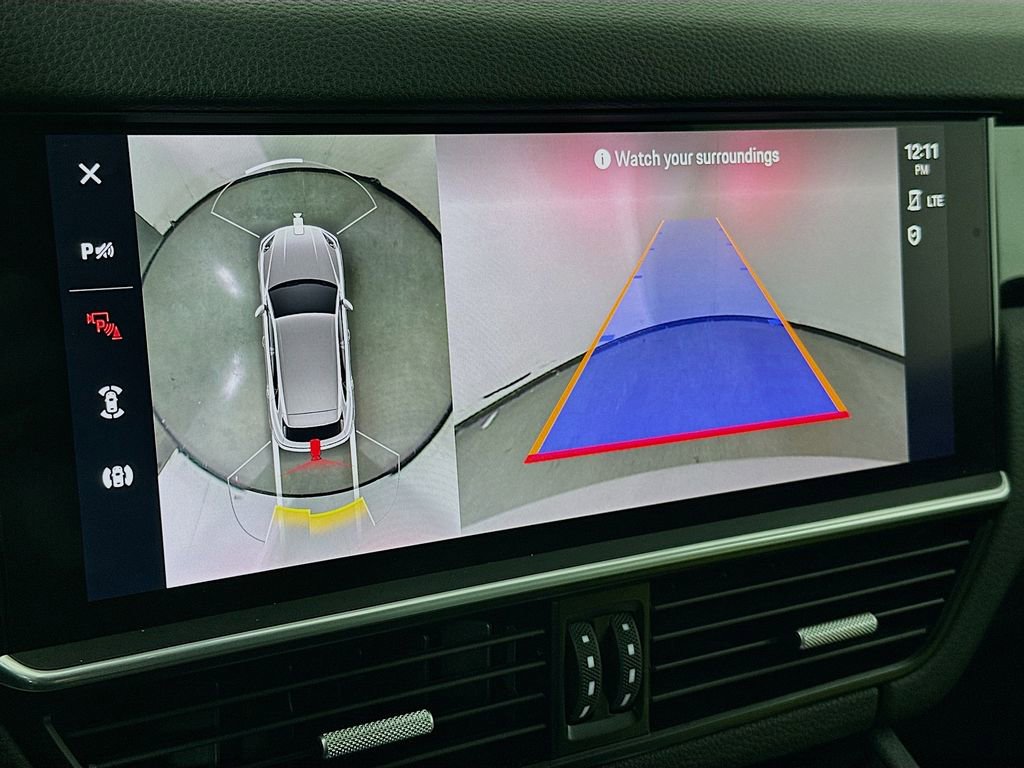 Certified 2023 Porsche Cayenne Platinum Edition image 16