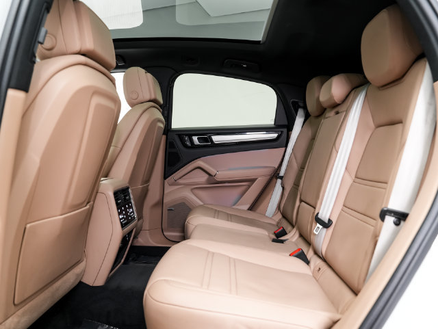 Certified 2023 Porsche Cayenne Platinum Edition AWD/4WD image 27
