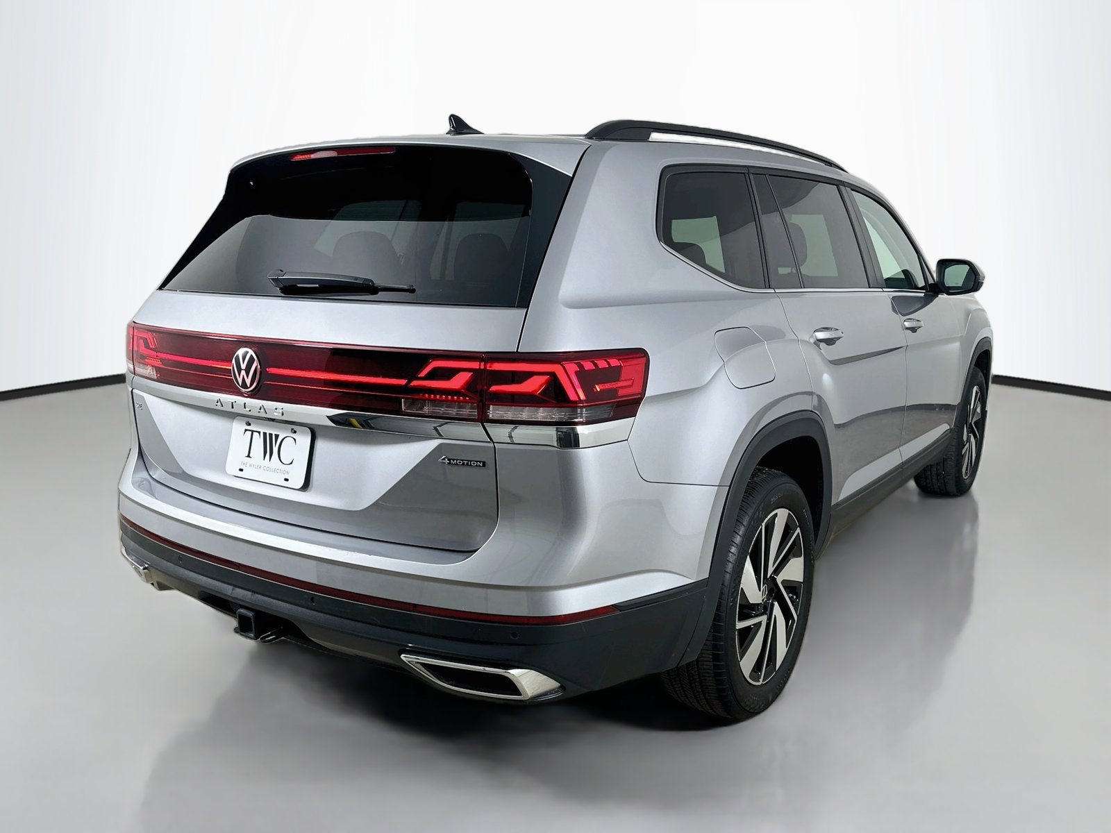 Used 2025 Volkswagen Atlas SE AWD/4WD image 5