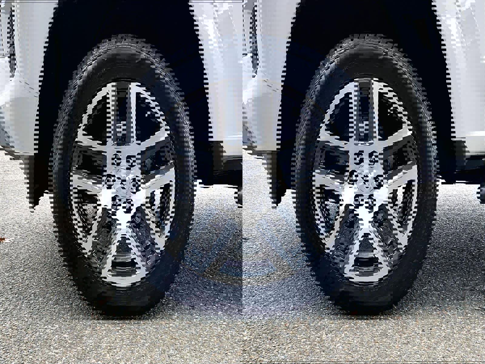 Used 2023 Chevrolet Colorado Z71 w/ Z71 Convenience Package 2 image 7