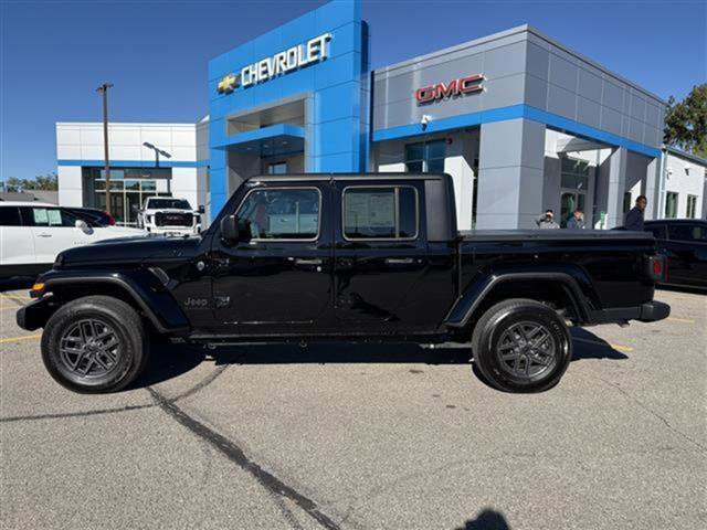 Used 2024 Jeep Gladiator Sport image 3