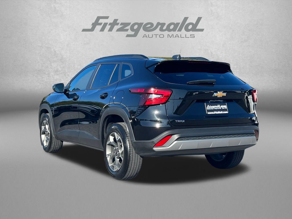 Used 2025 Chevrolet Trax LT FWD image 9