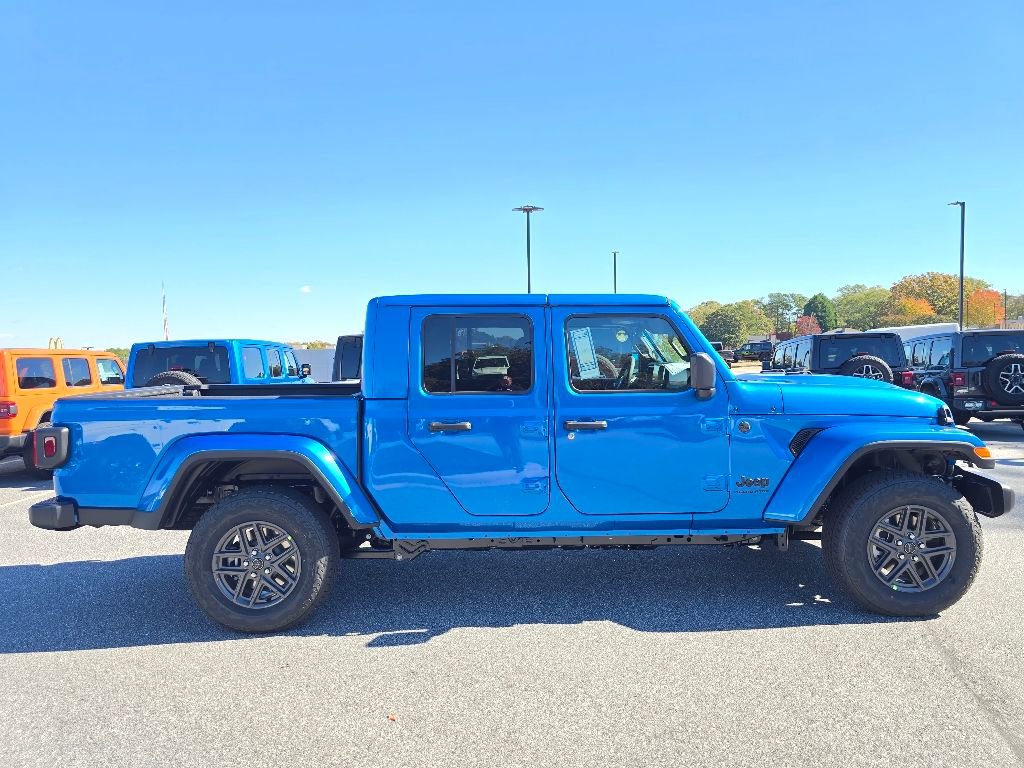 New 2026 Jeep Gladiator Sport AWD/4WD image 2