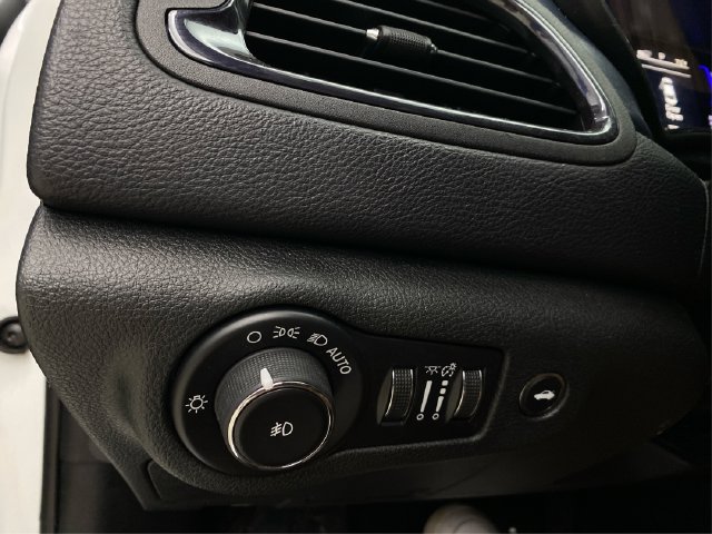 Used 2015 Chrysler 200 S FWD image 23