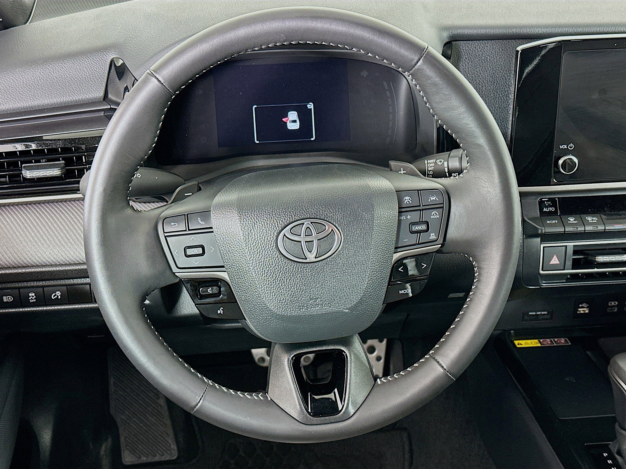 Used 2025 Toyota Camry SE image 18