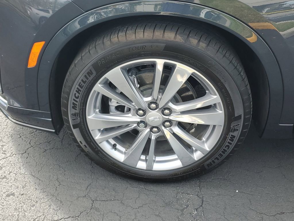 Certified 2023 Cadillac XT6 Premium Luxury image 11