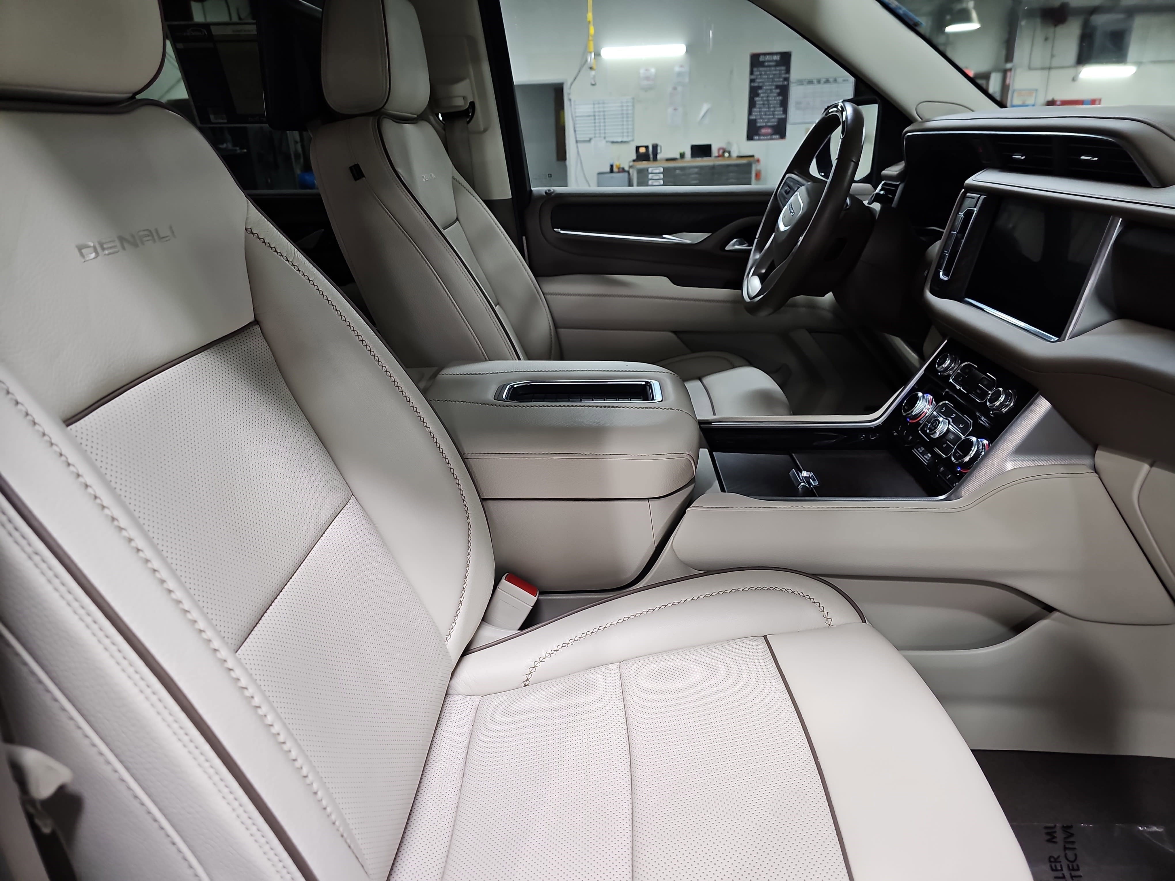 Used 2024 GMC Yukon Denali w/ Advanced Technology Package image 10