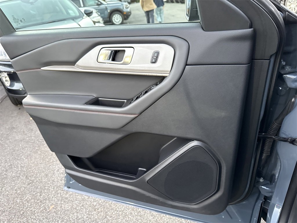 Used 2025 Ford Explorer Active w/ Active Comfort Package image 23
