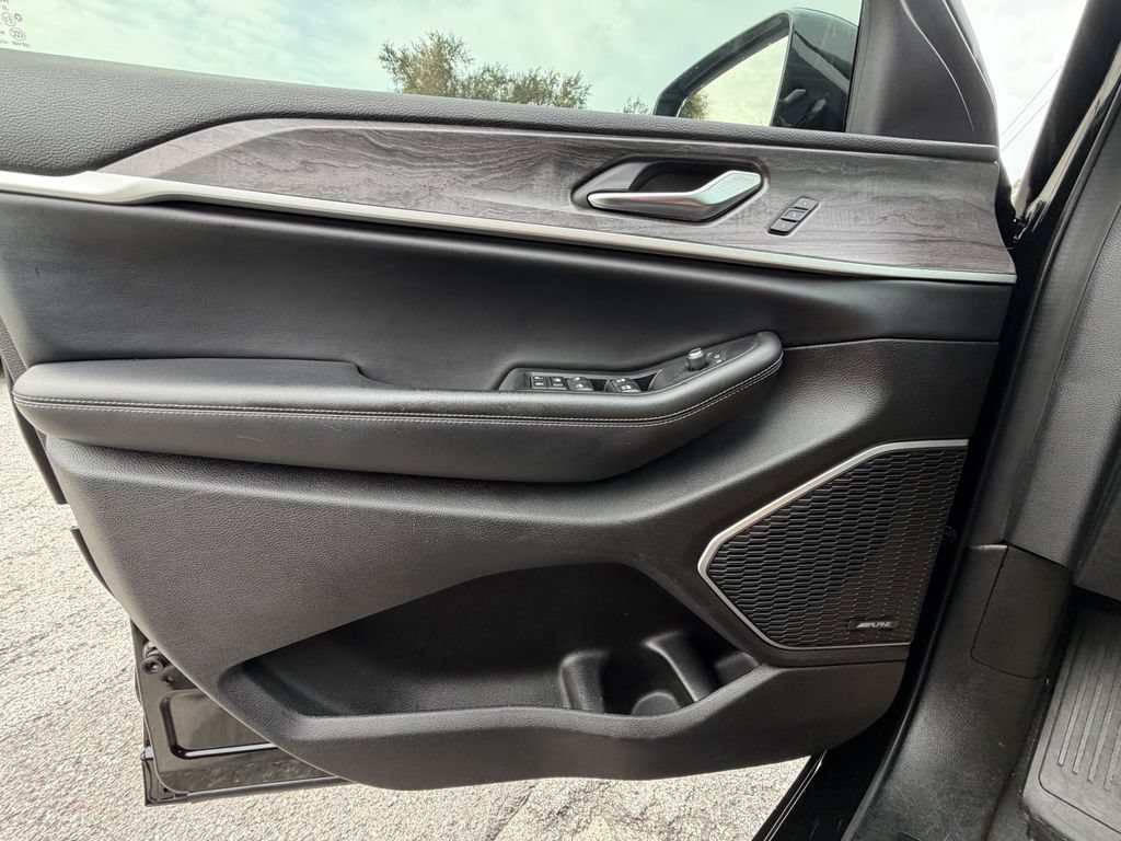 Used 2022 Jeep Grand Cherokee L Limited RWD image 20