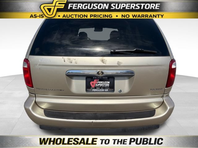 Used 2006 Chrysler Town & Country Touring FWD image 6