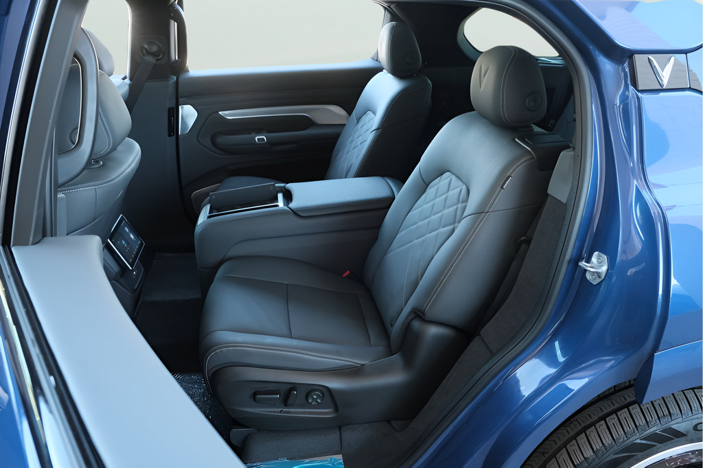 New 2024 VinFast VF 9 Plus AWD/4WD image 14